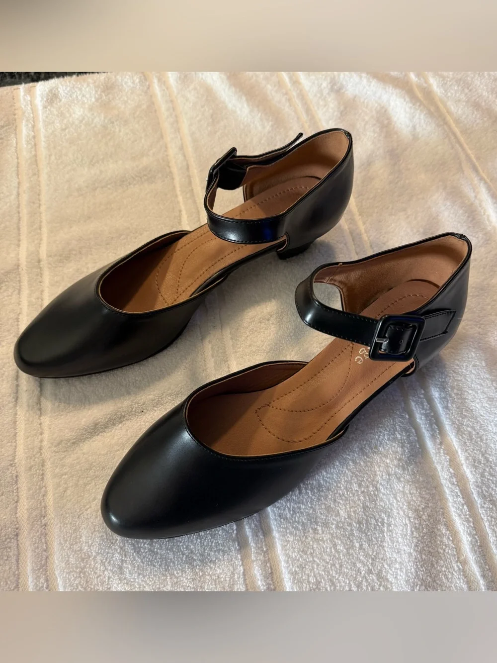 Enelauge Black Closed Toe Chunky Mary Jane Heels Size 11